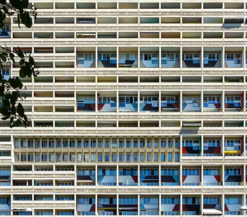 Architecture des années 30 à Paris, focus sur les œuvres de Le Corbusier et Robert Mallet-Stevens. Découvrez les immeubles de cette époque.