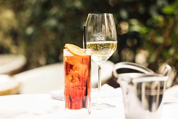 Verre-en-terrasse-4-(c)-Arbès-Food